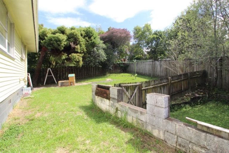 Photo of property in 17 Temuri Place, Glendene, Auckland, 0602