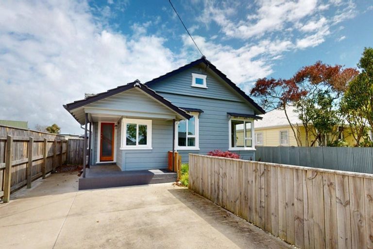 Photo of property in 21 Victoria Street, Levin, 5510