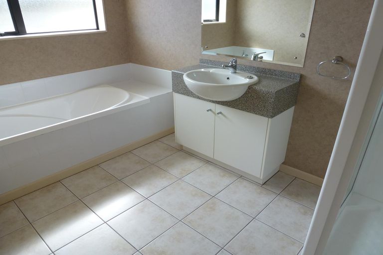 Photo of property in 129 Ruapehu Drive, Fitzherbert, Palmerston North, 4410