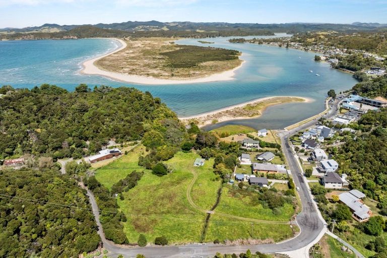Photo of property in 44 Te Maika Road, Ngunguru, Whangarei, 0173
