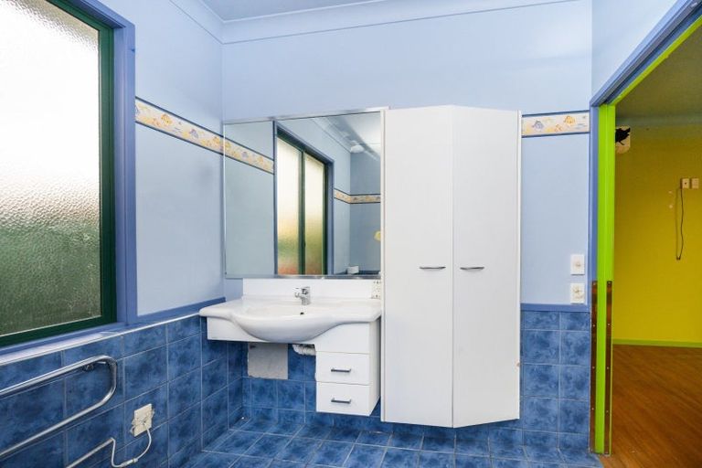 Photo of property in 8 Fernlea Avenue, Kelvin Grove, Palmerston North, 4414