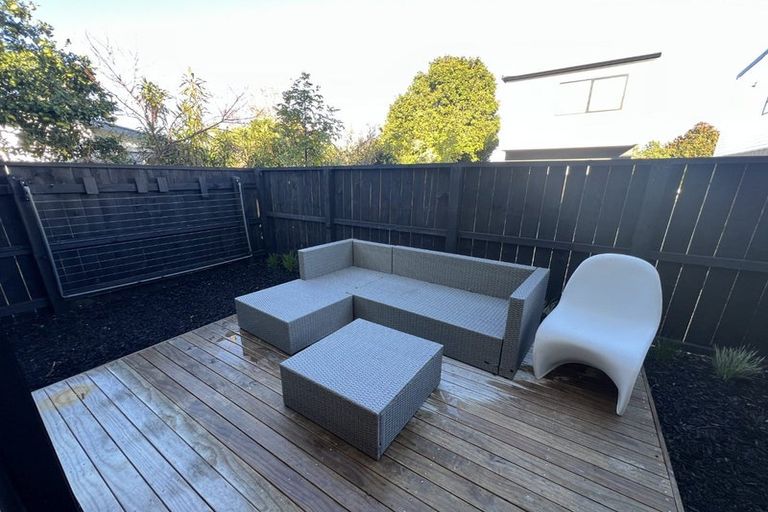 Photo of property in 2/39 Graham Avenue, Te Atatu Peninsula, Auckland, 0610