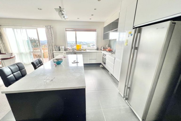 Photo of property in 92a Schnapper Rock Road, Schnapper Rock, Auckland, 0632