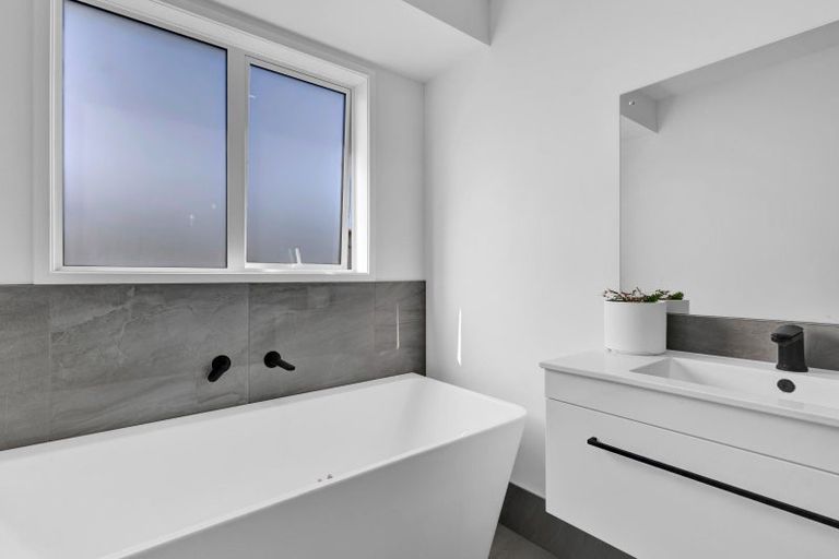 Photo of property in 42 County Drive, Hawera, 4610