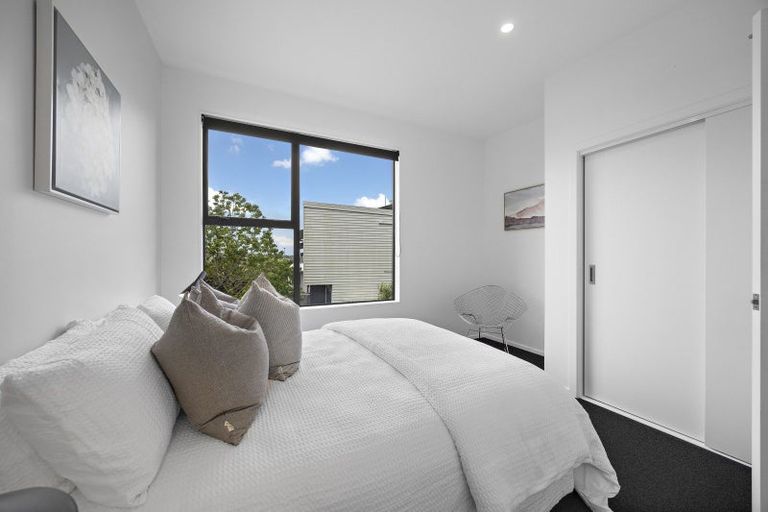 Photo of property in 13/15 Chivalry Road, Glenfield, Auckland, 0629