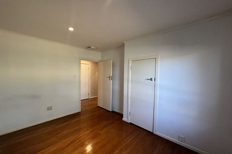 Photo of property in 1/9 Corrella Road, Belmont, Auckland, 0622