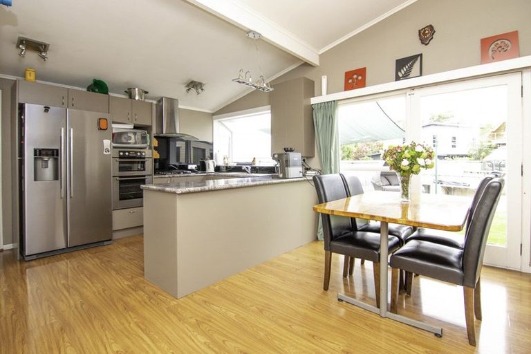 Photo of property in 2 Newcastle Street, Hokowhitu, Palmerston North, 4410