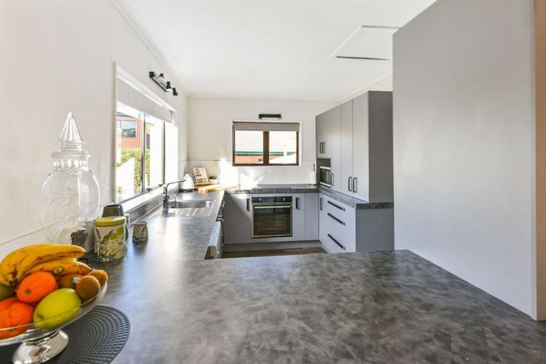 Photo of property in 109 James Cook Street, Havelock North, 4130