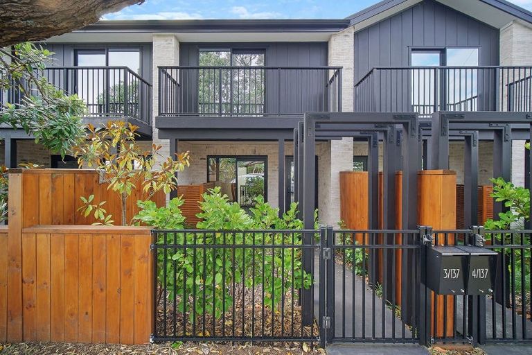 Photo of property in 3/137 Tirimoana Road, Te Atatu South, Auckland, 0602