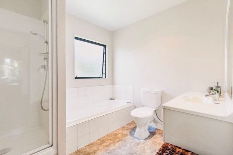 Photo of property in 2 Braeburn Place, Takanini, 2112