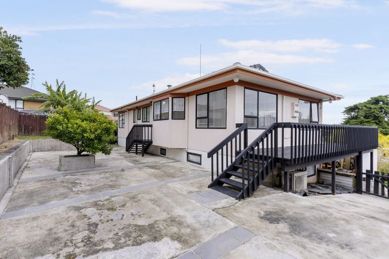 Photo of property in 11 Melia Grove, Goodwood Heights, Auckland, 2105