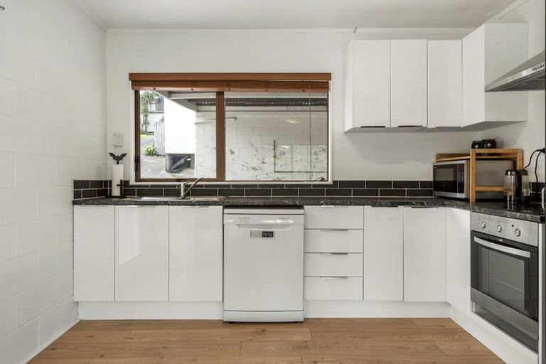 Photo of property in 1/24 Glamorgan Drive, Torbay, Auckland, 0630