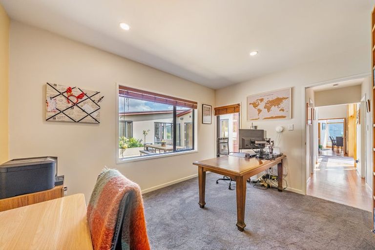 Photo of property in 58 Mt Marua Way, Timberlea, Upper Hutt, 5018