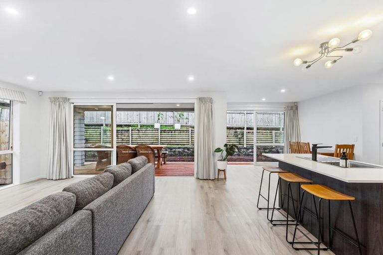 Photo of property in 36 Accolage Boulevard, Kumeu, 0810