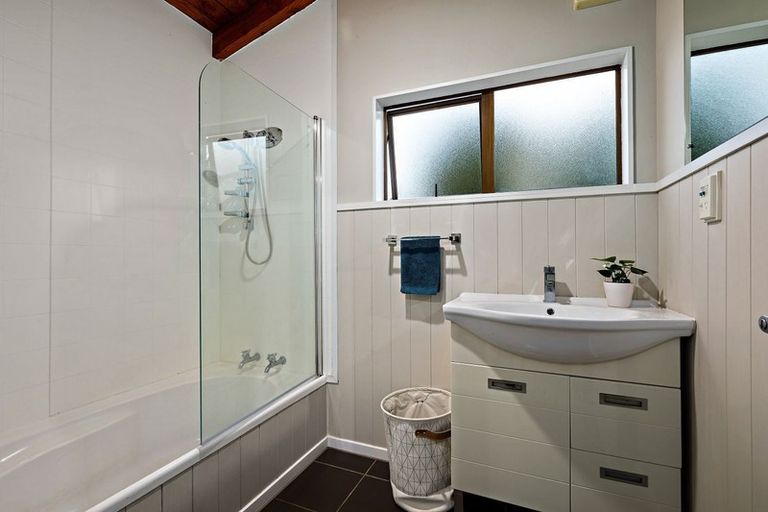 Photo of property in 117 Oreil Avenue, West Harbour, Auckland, 0618