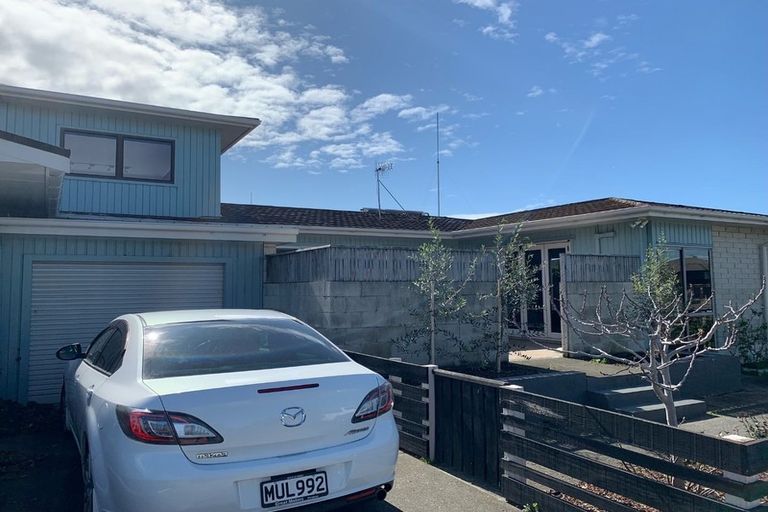 Photo of property in 17 Puketapu Road, Taradale, Napier, 4112