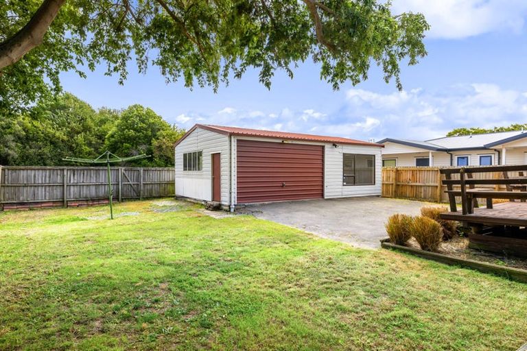 Photo of property in 27 Denniston Crescent, Redwood, Christchurch, 8051