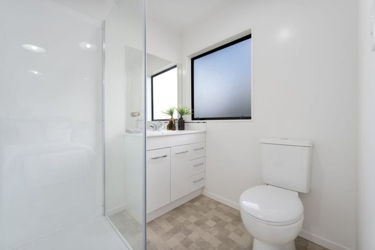 Photo of property in 4229 Great North Road, Glendene, Auckland, 0602