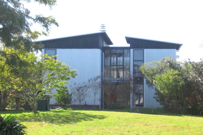 Photo of property in 32 Oyster Drive, Cooks Beach, Whitianga, 3591