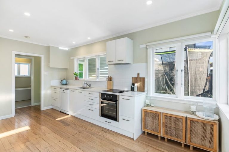 Photo of property in 7 Kenmure Avenue, Forrest Hill, Auckland, 0620