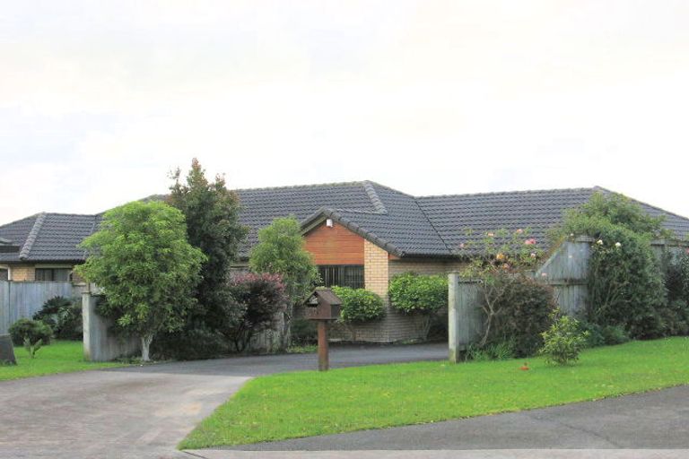Photo of property in 10 Moy Place, East Tamaki Heights, Auckland, 2016