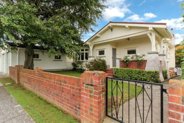 Photo of property in 5 Holsworthy Road, Lower Vogeltown, New Plymouth, 4310