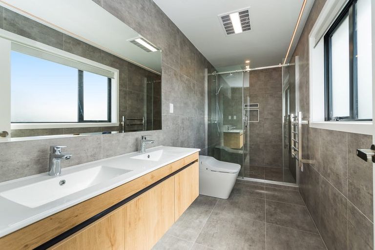 Photo of property in 1 Luff Place, Long Bay, Auckland, 0630