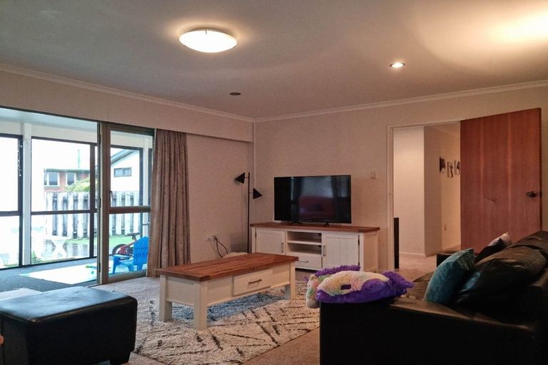 Photo of property in 72 Manu Crescent, Upper Vogeltown, New Plymouth, 4310