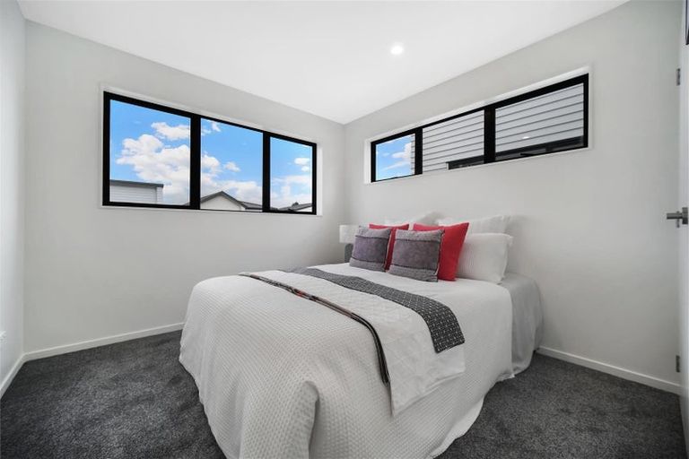 Photo of property in 18 Arapapa Road, Papakura, 2110
