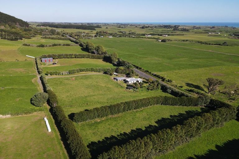 Photo of property in 1469 South Road, Kaitake, New Plymouth, 4374