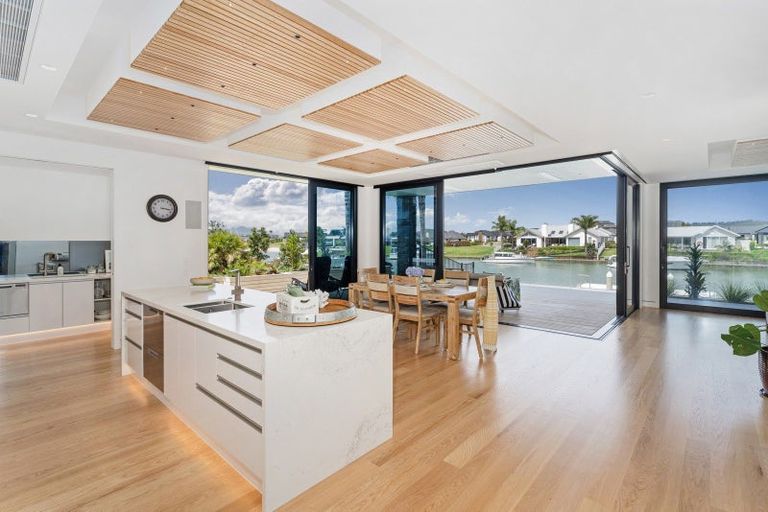 Photo of property in 33 Awatea Drive, Whitianga, 3510