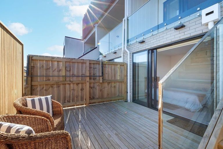 Photo of property in 11 Ngaru Way, Orewa, 0931