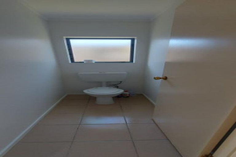 Photo of property in 1/10 Netherlands Avenue, Kelston, Auckland, 0602