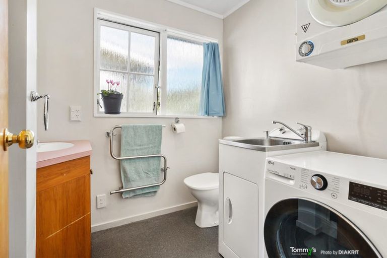 Photo of property in 165c Queens Drive, Lyall Bay, Wellington, 6022