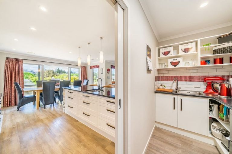 Photo of property in 1 Valley View Way, Timberlea, Upper Hutt, 5018