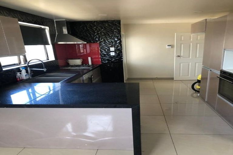 Photo of property in 14 Serrano Place, Clover Park, Auckland, 2023