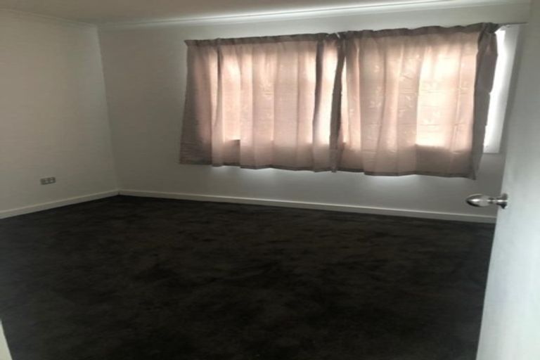 Photo of property in 1 Hinekohu Street, New Lynn, Auckland, 0600