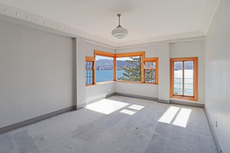 Photo of property in Sunhaven Flats, 262 Oriental Parade, Oriental Bay, Wellington, 6011