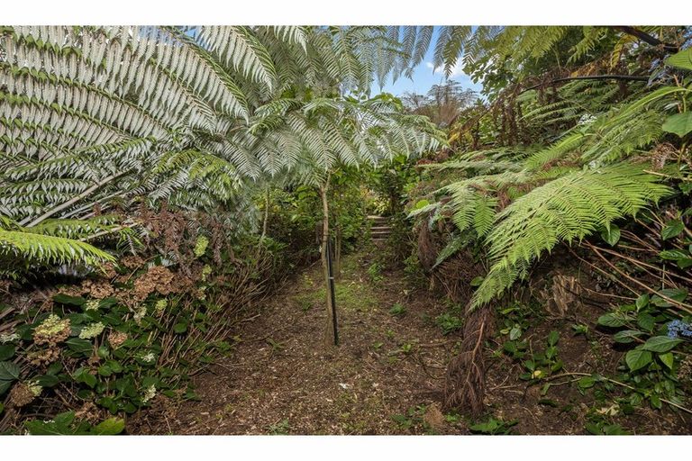 Photo of property in 27 Amundsen Grove, Stokes Valley, Lower Hutt, 5019