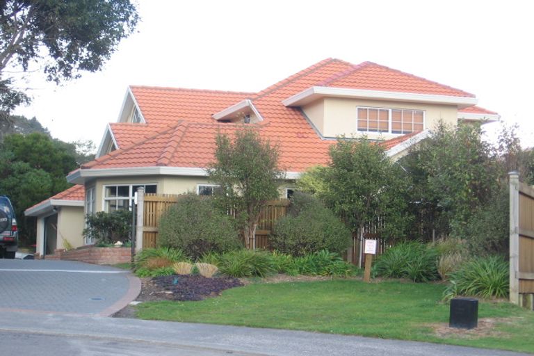 Photo of property in 21 Myers Grove, Churton Park, Wellington, 6037