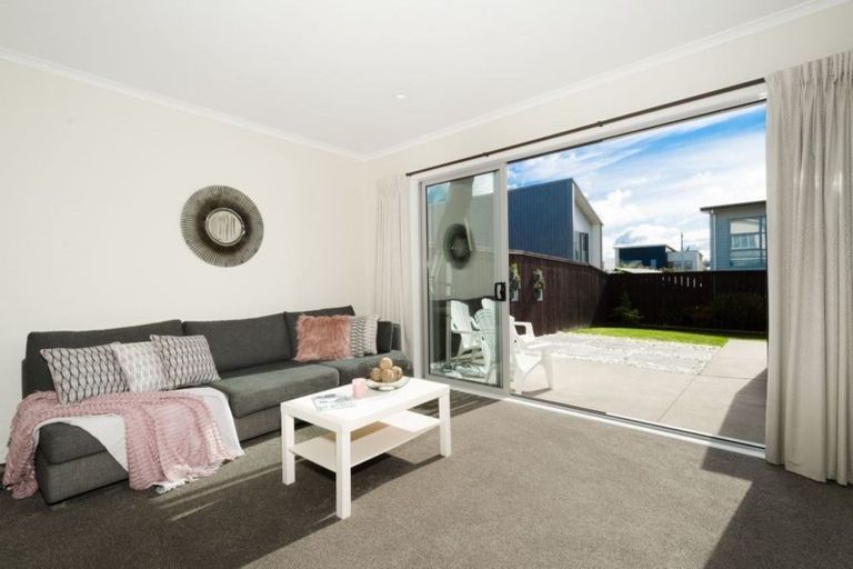 Photo of property in 18 Station Street, Hobsonville, Auckland, 0616