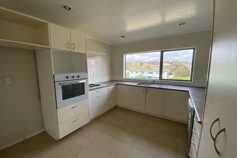 Photo of property in 25 Ginders Drive, Massey, Auckland, 0614