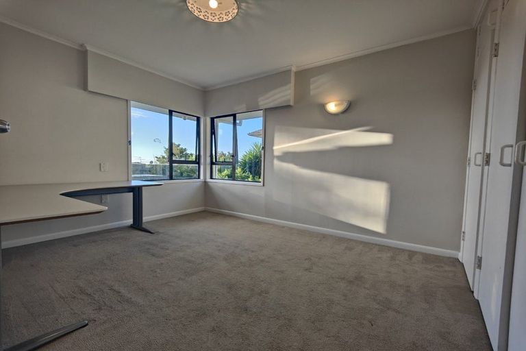 Photo of property in 2 Mellons Bay Road, Howick, Auckland, 2014