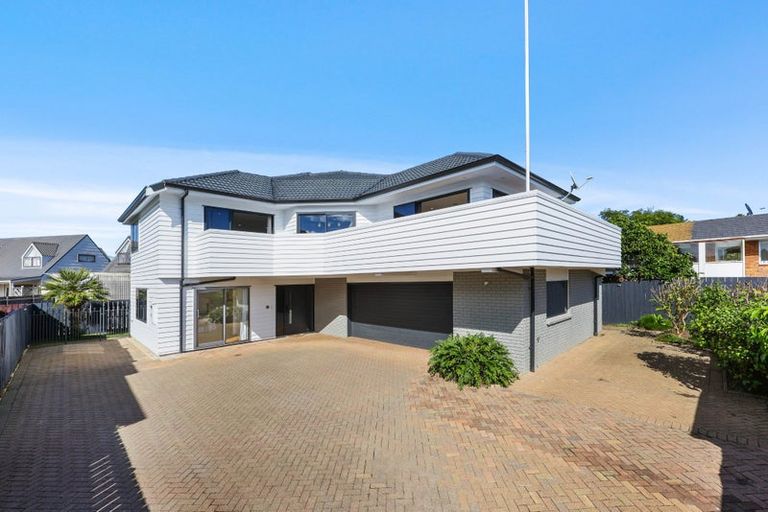 Photo of property in 2/30 Eastern Beach Road, Eastern Beach, Auckland, 2012