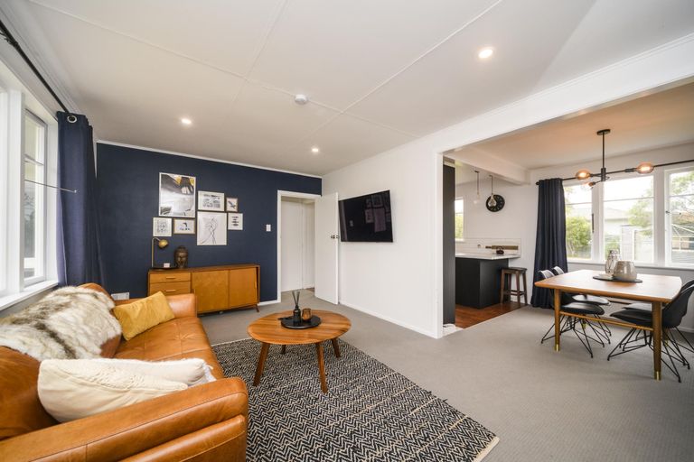 Photo of property in 17 Peters Avenue, Cloverlea, Palmerston North, 4412