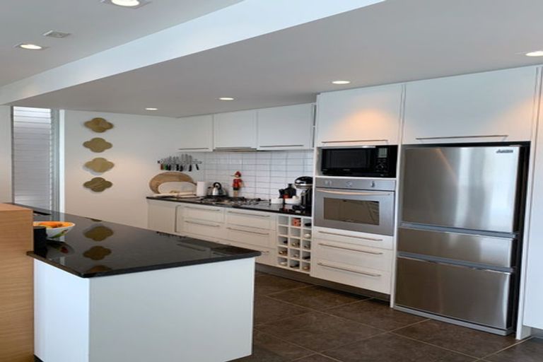 Photo of property in 4/22 The Crescent, Roseneath, Wellington, 6011