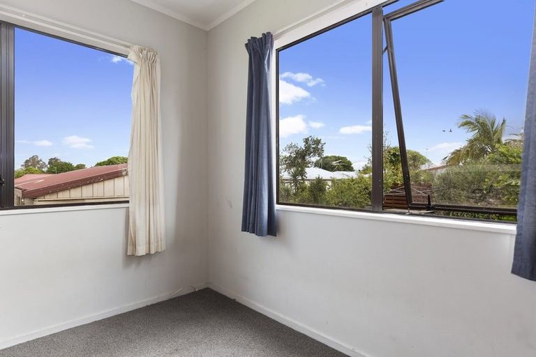 Photo of property in 96 Shifnal Drive, Randwick Park, Auckland, 2105