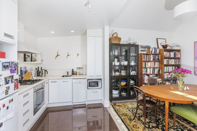 Photo of property in 5 Stafford Street, Mount Victoria, Wellington, 6011