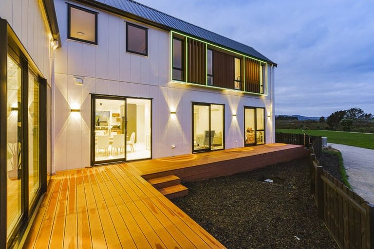 Photo of property in 28 Catalina Avenue, Rosehill, Papakura, 2113