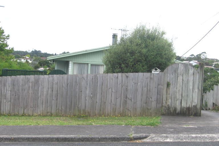 Photo of property in 2/30 Sunnyfield Crescent, Glenfield, Auckland, 0629